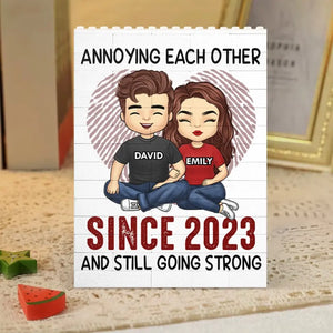 S'agacer mutuellement, c'est toujours aussi fort - Blocs de construction rectangulaires verticaux personnalisés pour couple - Cadeau pour mari et femme, anniversaire