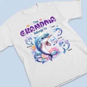 Cette maman dauphin appartient à - T-shirt unisexe personnalisé, sweat à capuche, sweat-shirt - Fête des Mères, cadeau pour maman, grand-mère