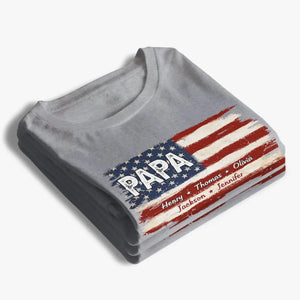 T-shirt, sweat à capuche et sweat-shirt unisexe personnalisé avec drapeau américain – Cadeaux d'anniversaire personnalisés pour papa et grand-père, 4 juillet – Fier d'être américain