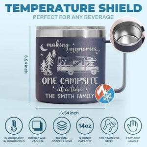 Créez des souvenirs, un emplacement de camping à la fois - Gobelet personnalisé en acier inoxydable de 14 oz avec poignée - Cadeau pour les amateurs de camping