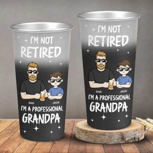 Je ne suis pas à la retraite, je suis un grand-père professionnel - Tasse personnalisée en aluminium à couleur changeante pour la famille - Cadeau d'appréciation et de retraite pour papa et grand-père