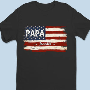T-shirt et sweat à capuche unisexe personnalisé avec drapeau américain – Cadeaux d'anniversaire personnalisés pour papa et grand-père pour le 4 juillet – Toujours fier d'être américain