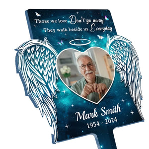 Photo personnalisée « Ceux que nous aimons ne partent pas » - Piquet de jardin en acrylique personnalisé de style vitrail - Cadeau de condoléances pour les membres de la famille