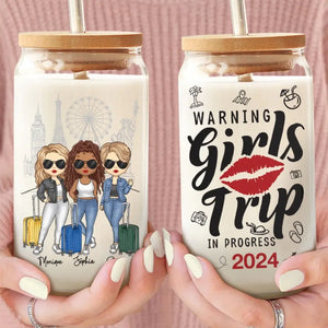 Attention ! Voyage entre filles en cours ! Tasse en verre personnalisée, tasse à café glacé ! Cadeau de vacances d'été pour meilleures amies, meilleures amies, sœurs
