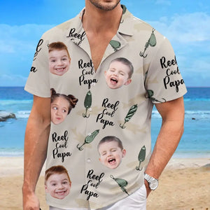 Photo personnalisée juste un père et son garçon - Chemise hawaïenne tropicale unisexe personnalisée pour la famille - Cadeau de vacances d'été, cadeau pour papa, grand-père