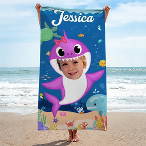 Serviette de plage personnalisée avec photo de bébé requin - Cadeau pour les vacances d'été, anniversaire, fête à la piscine, pour les membres de la famille