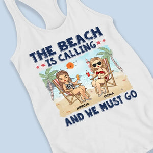 La plage nous appelle et nous devons y aller - Débardeur dos nageur personnalisé Bestie - Cadeau pour meilleures amies, meilleures amies, sœurs