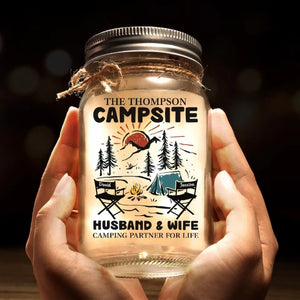 Créez des souvenirs, un emplacement à la fois ! Lampe de camping personnalisée en pot Mason ! Cadeau pour couple, mari, femme, amoureux du camping.