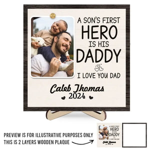 Photo personnalisée Le premier héros d'un fils est son papa - Plaque en bois personnalisée à 2 couches avec support - Cadeau pour papa