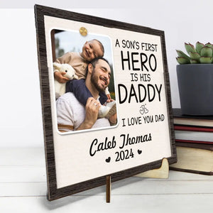 Photo personnalisée Le premier héros d'un fils est son papa - Plaque en bois personnalisée à 2 couches avec support - Cadeau pour papa