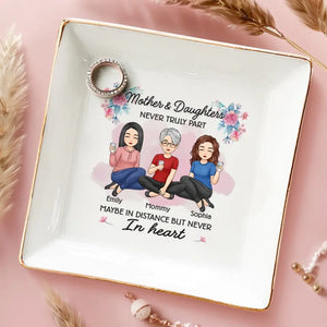 Nous sommes peut-être à distance, mais jamais dans le cœur - Plat à bijoux personnalisé pour la famille - Cadeau pour maman, fille