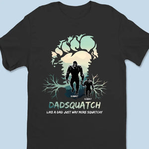 La vie est un voyage partagé avec Bigfoot Dad - T-shirt unisexe personnalisé pour la famille, sweat à capuche, sweat-shirt - Cadeau pour papa, grand-père