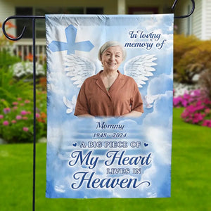 Photo personnalisée Un gros morceau de mon cœur vit au paradis - Drapeau personnalisé commémoratif - Cadeau de condoléances pour les membres de la famille
