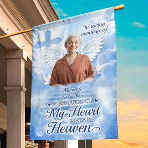 Photo personnalisée Un gros morceau de mon cœur vit au paradis - Drapeau personnalisé commémoratif - Cadeau de condoléances pour les membres de la famille