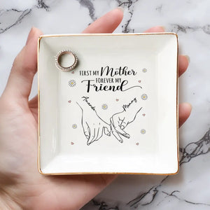 Une fille est quelqu'un avec qui vous riez, avec qui vous rêvez et que vous aimez de tout votre cœur - Plat à bijoux personnalisé pour la famille - Cadeau pour maman, fille