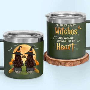 Les sorcières sont toujours liées par le cœur - Gobelet personnalisé en acier inoxydable de 14 oz avec poignée - Cadeau d'Halloween pour meilleures amies, meilleures amies et sœurs