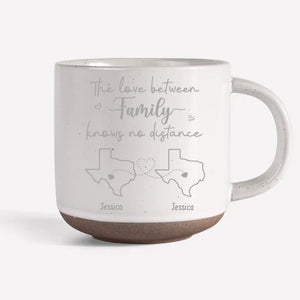L'amour entre les familles ne connaît pas de distance - Tasse en céramique personnalisée pour la famille - Cadeau pour les membres de la famille, les frères et sœurs