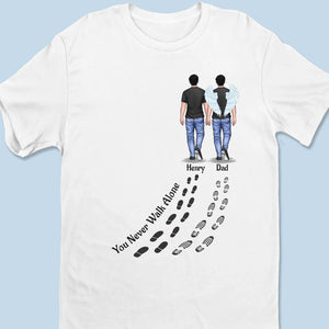 Les souvenirs brillent comme des étoiles dans le ciel nocturne - T-shirt unisexe personnalisé commémoratif, t-shirt premium, sweat à capuche - Cadeau de condoléances pour les membres de la famille