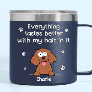Tout a meilleur goût avec nos poils dedans - Gobelet personnalisé en acier inoxydable de 14 oz avec poignée pour chien - Cadeau de Noël pour les propriétaires d'animaux et les amoureux des animaux
