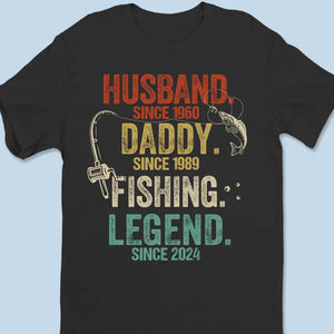 Avec papa, chaque sortie de pêche est une grande aventure - T-shirt unisexe personnalisé pour la famille, t-shirt premium, sweat à capuche - Cadeau pour papa, amoureux de la pêche, pêcheurs