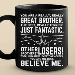 Peu importe la distance, les frères et sœurs sont liés par le cœur - Tasse noire personnalisée pour la famille - Cadeau pour les membres de la famille, les frères et sœurs