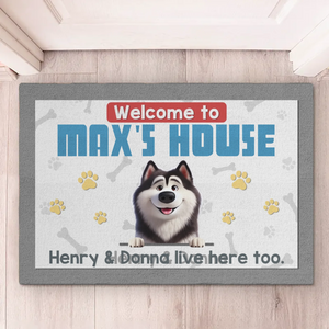 Bienvenue chez moi, mon humain vit ici - Tapis décoratif personnalisé pour chien - Cadeau de pendaison de crémaillère pour les propriétaires d'animaux et les amoureux des animaux
