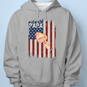 Créé par papa, inspiré par grand-père - T-shirt unisexe personnalisé pour la famille, t-shirt premium, sweat à capuche - Cadeau de fête des pères pour papa, grand-père