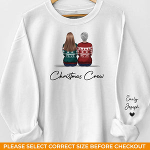 Noël ajoute de la chaleur à l'amour familial - Sweat-shirt unisexe personnalisé avec motif sur la manche - Cadeau de Noël pour les membres de la famille