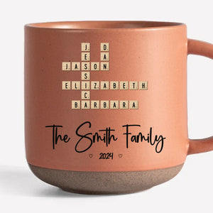 Les souvenirs que nous créons avec notre famille sont les meilleurs - Tasse en poterie personnalisée imprimée pour la famille - Cadeau de Noël pour les membres de la famille