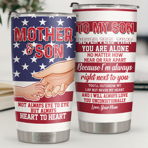 Je suis toujours juste à côté de toi, tu dépasseras mes genoux mais jamais mon cœur - Tumbler - À mon fils, cadeau pour fils, cadeau de maman pour fils, cadeau d'anniversaire pour fils