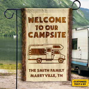 Bienvenue dans notre camping familial - Drapeau personnalisé - Cadeau pour les amateurs de camping