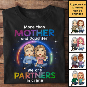 Plus qu'une mère et une fille, nous sommes complices - Cadeau pour maman, t-shirt unisexe personnalisé, sweat à capuche