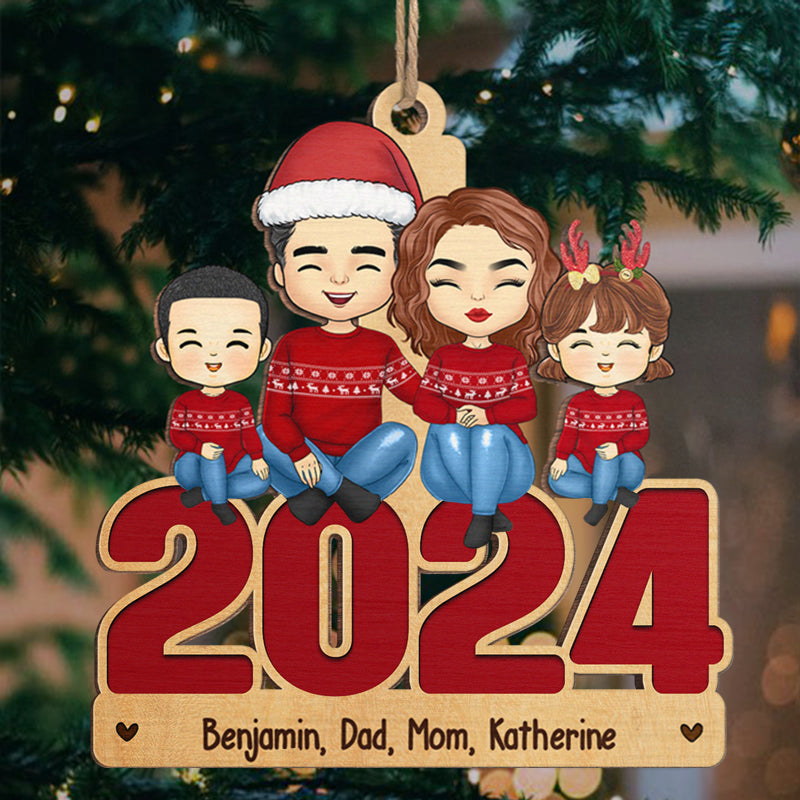 Famille assise ensemble - Ornement personnalisé pour la famille - Forme unique en bois - Cadeau de Noël pour les membres de la famille