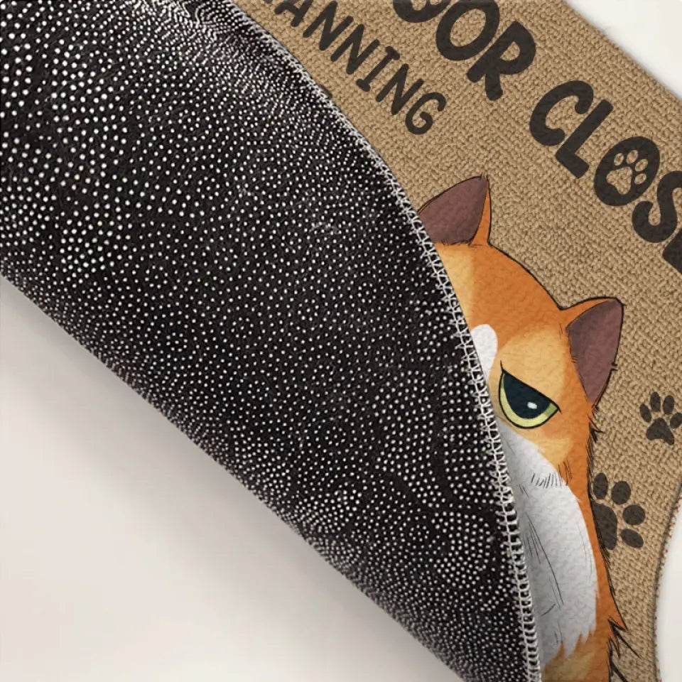 Chat en train de planifier une évasion - Tapis décoratif personnalisé pour la maison - Cadeau de pendaison de crémaillère pour les propriétaires et les amoureux des animaux