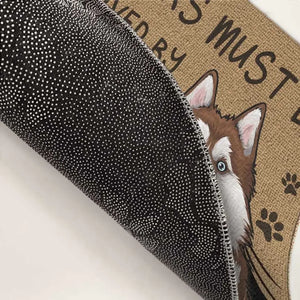 Les visiteurs doivent être approuvés par les chiens - Tapis décoratif personnalisé pour chien - Cadeau de pendaison de crémaillère pour les propriétaires et les amoureux des animaux