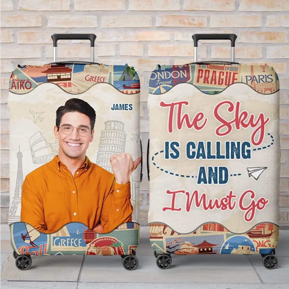 Housse de bagage personnalisée avec photo « Un homme adore voyager » - Cadeau de vacances, cadeau pour les amoureux du voyage d'aventure