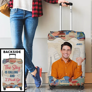 Housse de bagage personnalisée avec photo « Un homme adore voyager » - Cadeau de vacances, cadeau pour les amoureux du voyage d'aventure