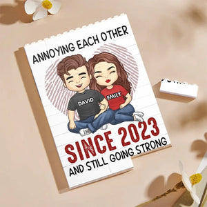 S'agacer mutuellement, c'est toujours aussi fort - Blocs de construction rectangulaires verticaux personnalisés pour couple - Cadeau pour mari et femme, anniversaire
