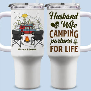 Créez des souvenirs, un emplacement de camping à la fois - Gobelet personnalisé en acier inoxydable de 1 134 ml avec poignée - Cadeau pour les amateurs de camping