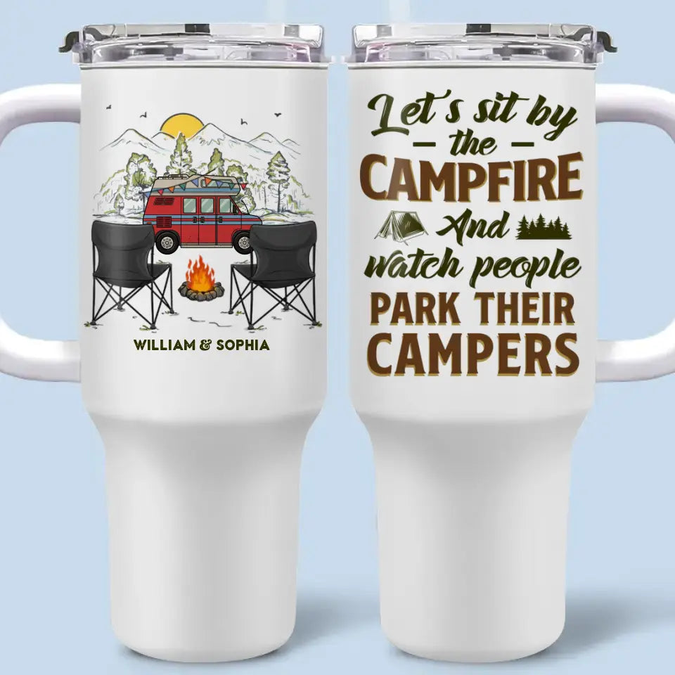 Créez des souvenirs, un emplacement de camping à la fois - Gobelet personnalisé en acier inoxydable de 1 134 ml avec poignée - Cadeau pour les amateurs de camping