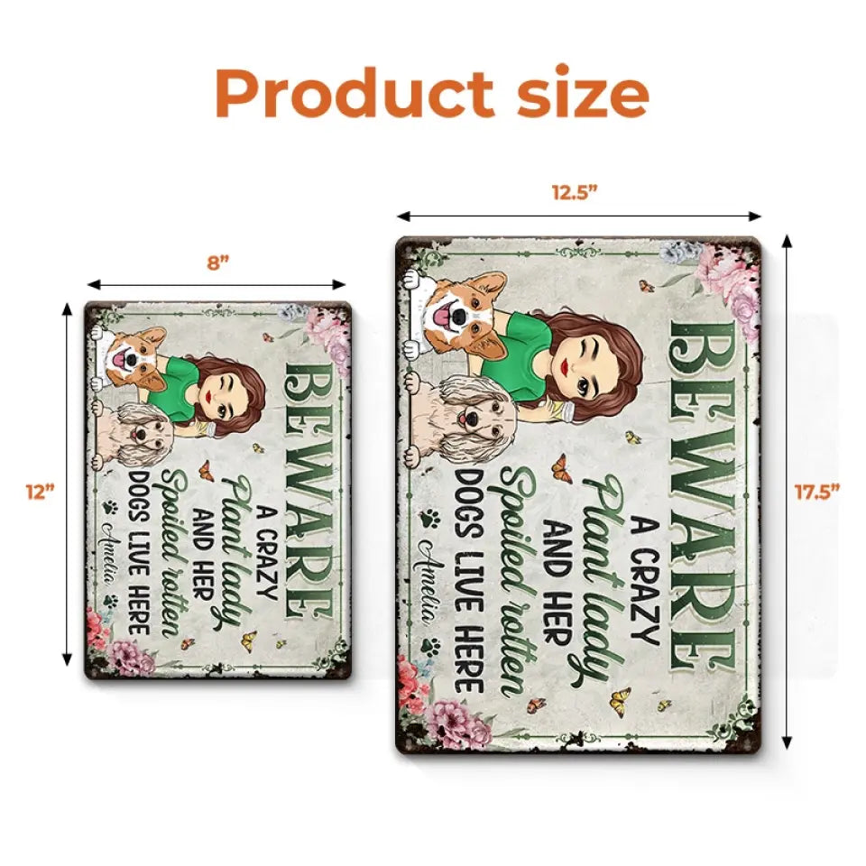 Une folle aux plantes et ses chiens gâtés vivent ici - Plaque en métal personnalisée pour décoration d'intérieur - Cadeau de pendaison de crémaillère pour propriétaires et amoureux des animaux
