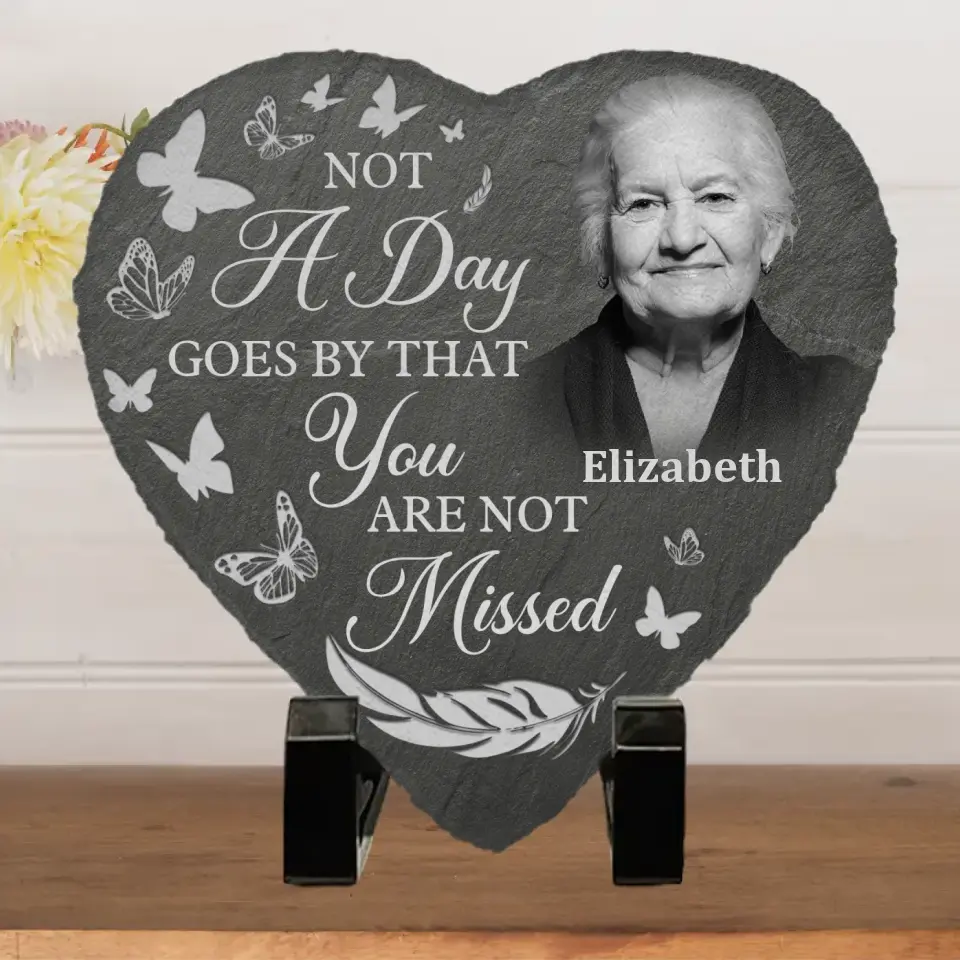 Photo personnalisée « Tu nous manques et nous t'aimons toujours » - Pierre commémorative personnalisée en forme de cœur avec support - Cadeau de condoléances pour les membres de la famille