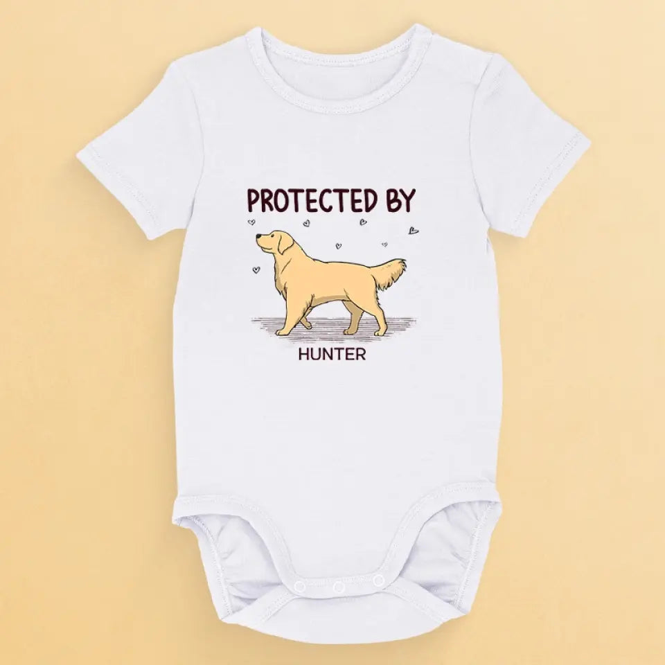 Protégé par le fidèle gardien - Body bébé personnalisé avec chien - Cadeau de naissance, cadeau pour les propriétaires d'animaux et les amoureux des animaux