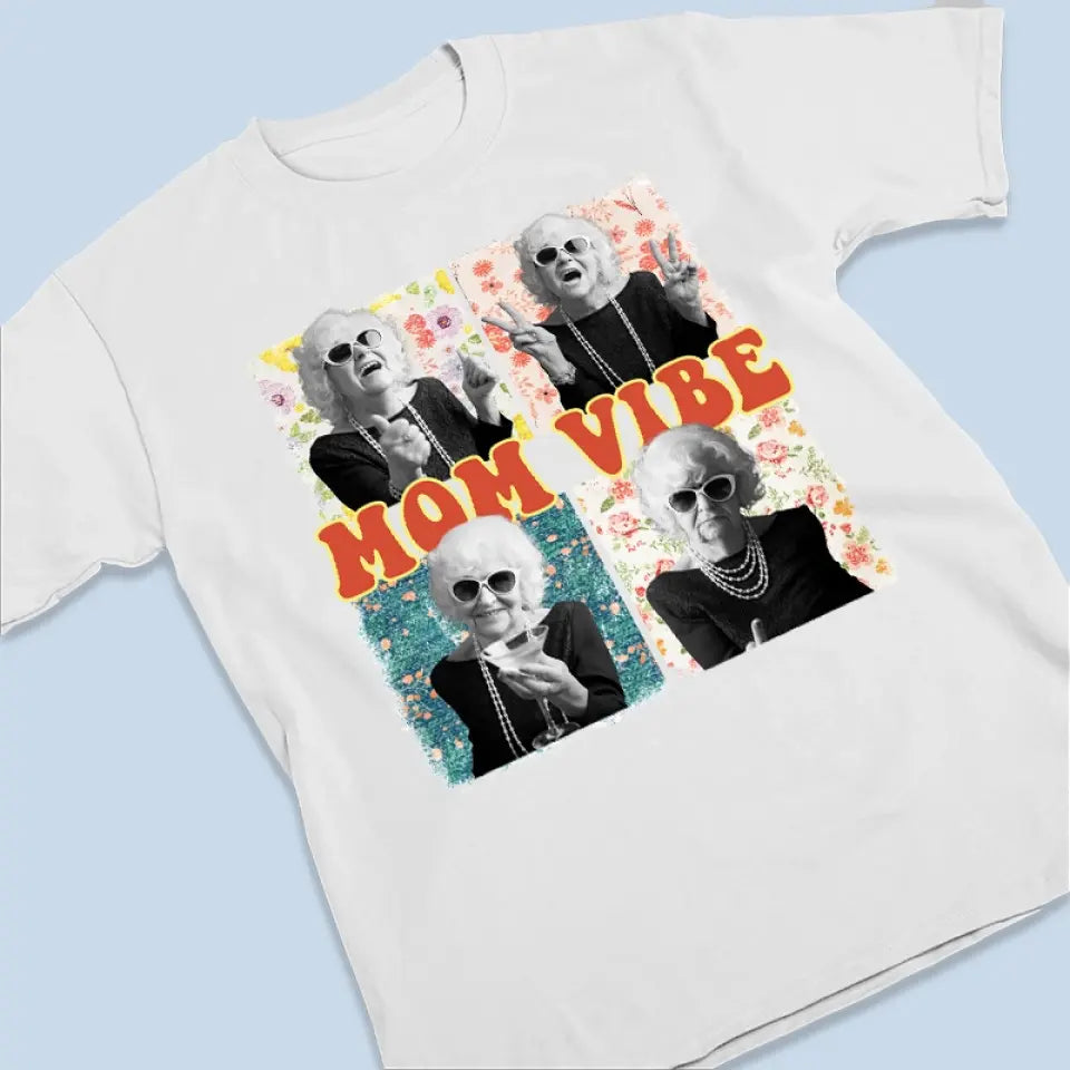 Photo personnalisée L'amour d'une mère ne vieillit jamais - T-shirt, sweat à capuche, sweat-shirt unisexe personnalisé pour la famille - Cadeau pour maman, grand-mère