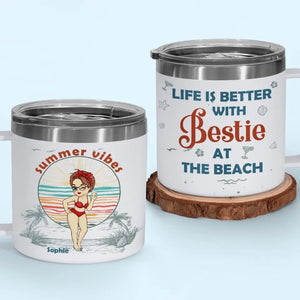 L'été est meilleur avec une meilleure amie - Gobelet personnalisé en acier inoxydable de 14 oz avec poignée - Cadeau de vacances d'été pour les meilleures amies, les meilleures amies et les sœurs
