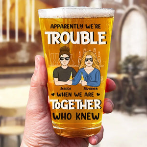 Apparemment, nous sommes en difficulté - Verre à bière personnalisé Bestie - Cadeau pour les meilleurs amis, BFF, sœurs, collègues