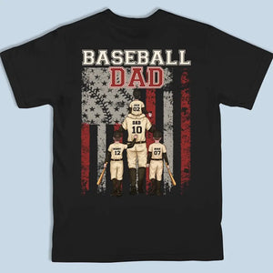 Toujours avec l'équipe de papa - T-shirt unisexe personnalisé avec imprimé au dos - Cadeau pour papa, amateurs de sport, joueurs de sport