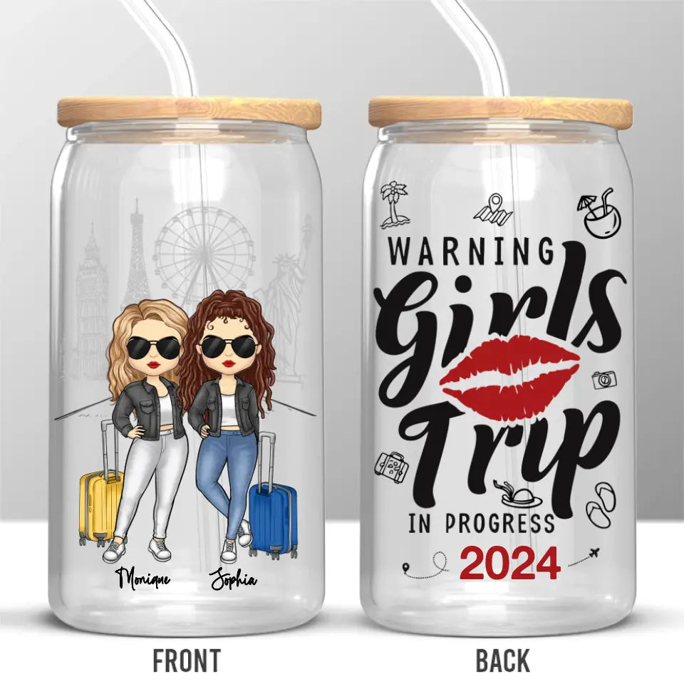 Attention ! Voyage entre filles en cours ! Tasse en verre personnalisée, tasse à café glacé ! Cadeau de vacances d'été pour meilleures amies, meilleures amies, sœurs