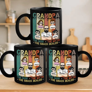 L'Homme, le Mythe, le Marchand de Snacks - Mug noir personnalisé pour la famille - Cadeau pour papa, grand-père