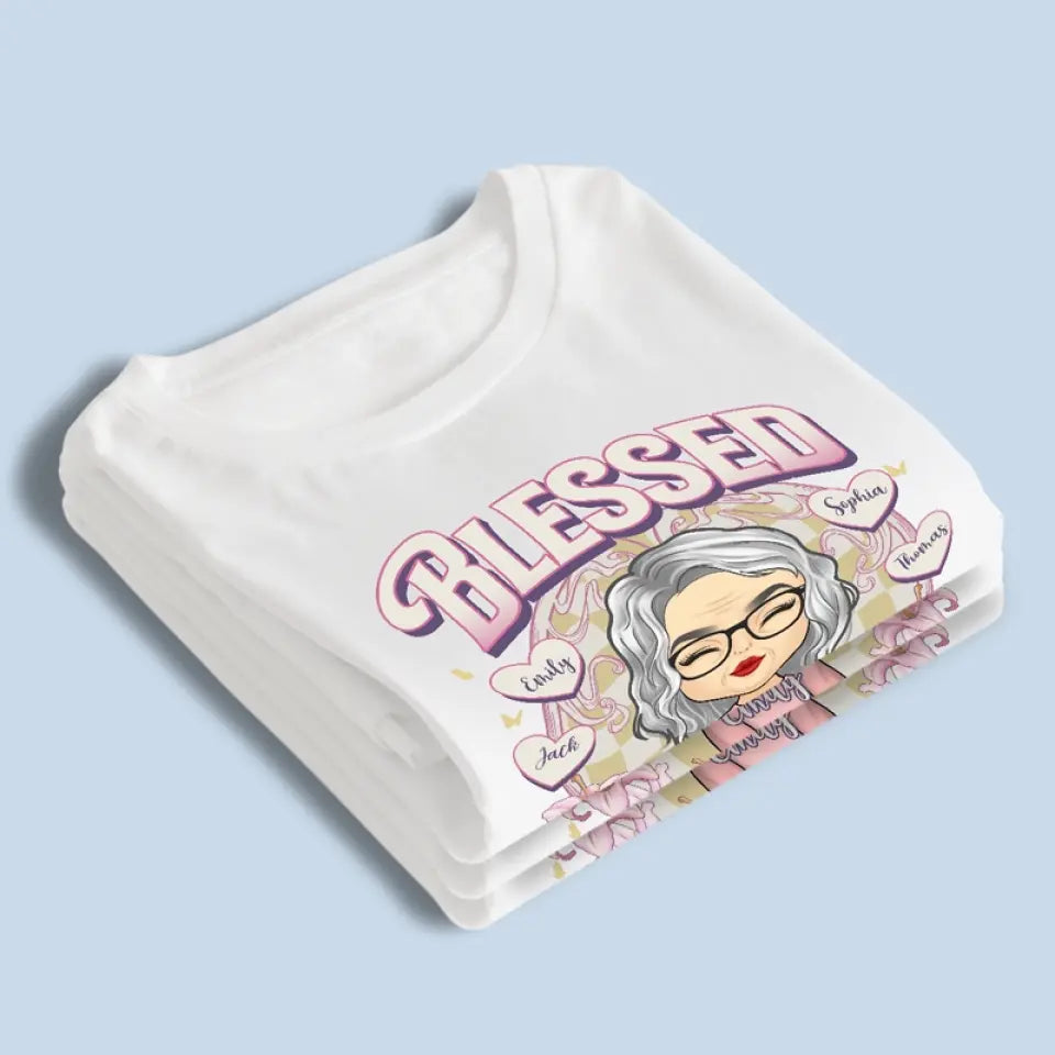 La femme incroyable fait partie de notre famille - T-shirt, sweat à capuche et sweat-shirt unisexe personnalisé pour la famille - Cadeau pour maman, grand-mère